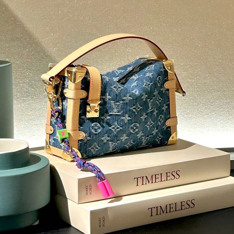 L0vis Vvtt0n Side Trunk MM M27450 Blue Denim