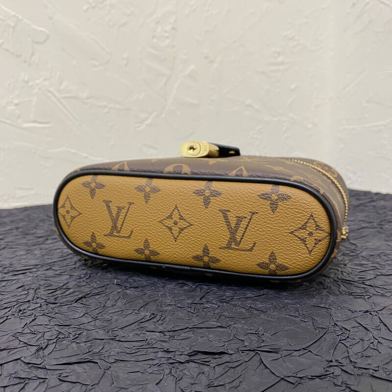 L0vis Vvtt0n Vanity Chain Pouch M47125