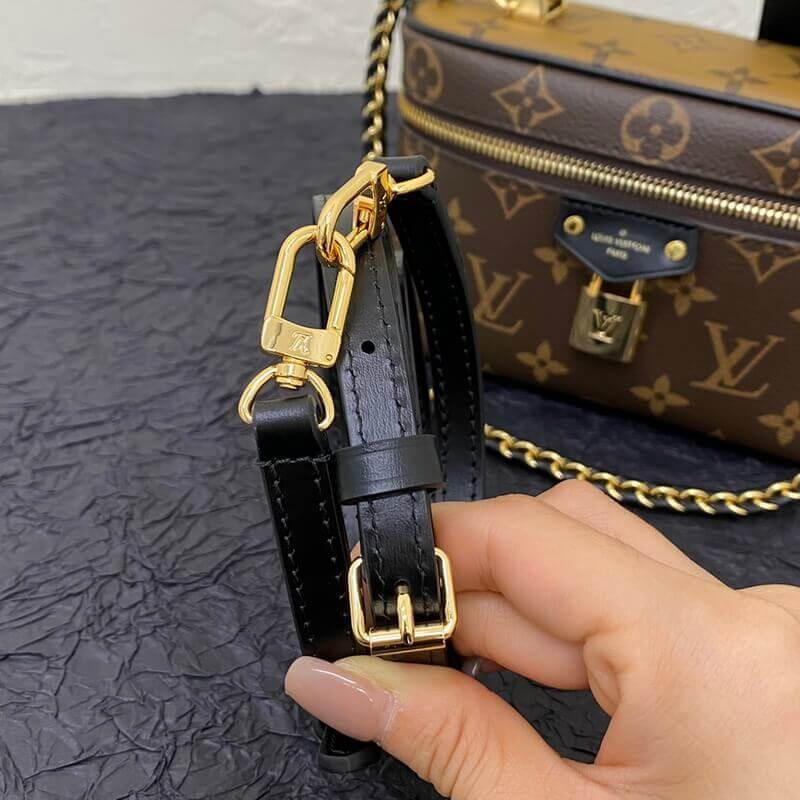 L0vis Vvtt0n Vanity Chain Pouch M47125