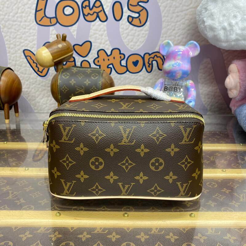 L0vis Vvtt0n Toiletry Bag M11750