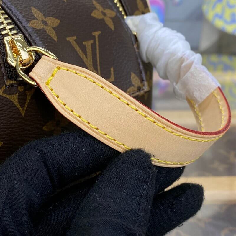 L0vis Vvtt0n Dopp Kit Toilet Pouch M44494