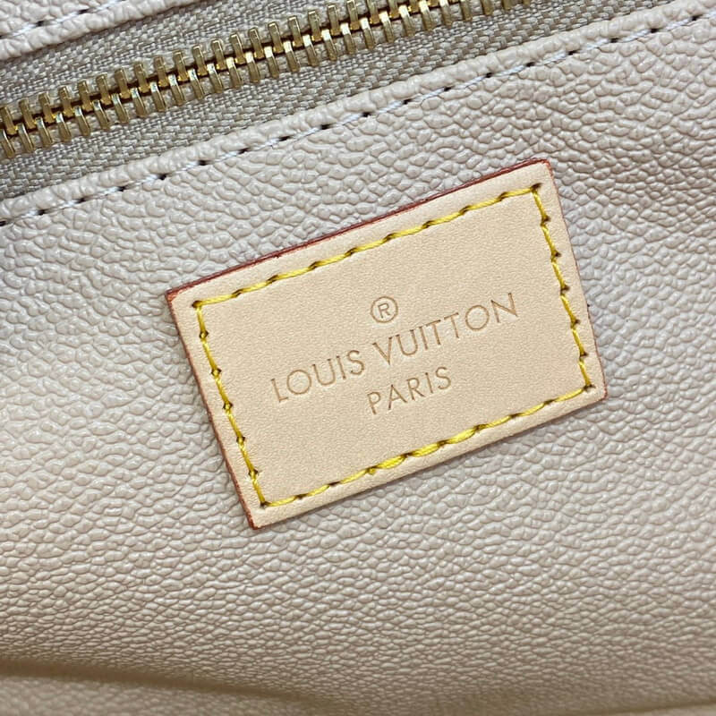 L0vis Vvtt0n Dopp Kit Toilet Pouch M44494