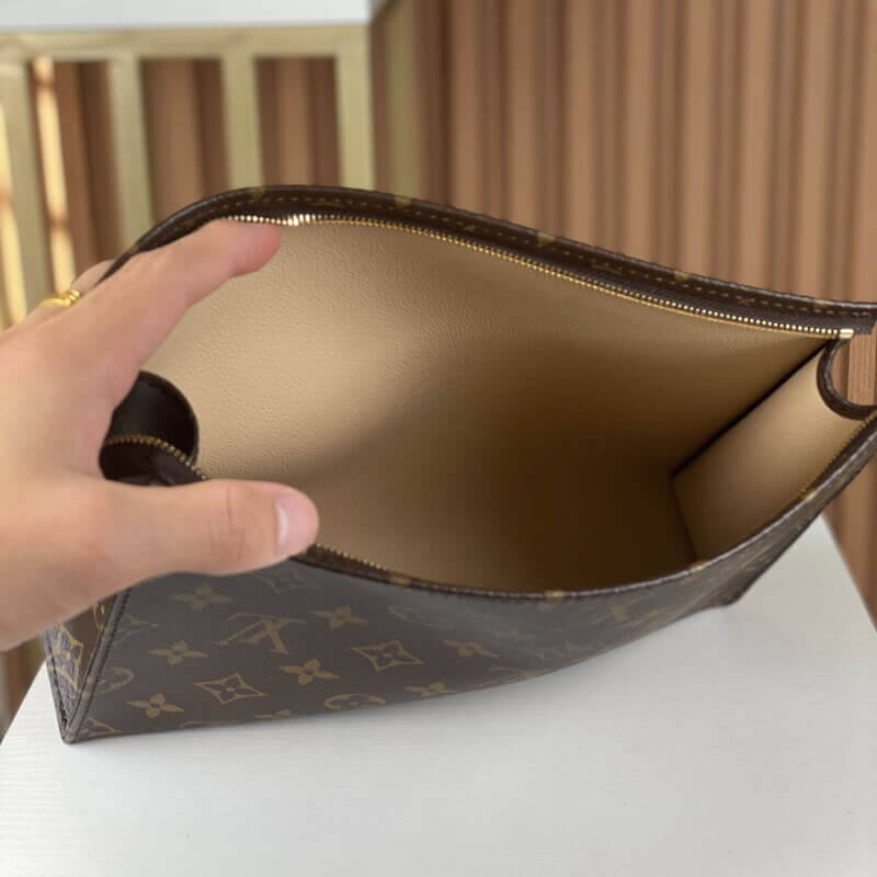 L0vis Vvtt0n Poche Toilette 26 M47542