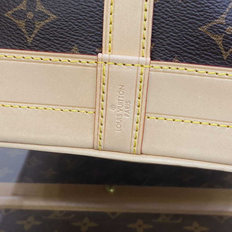 L0vis Vvtt0n Noé M42224