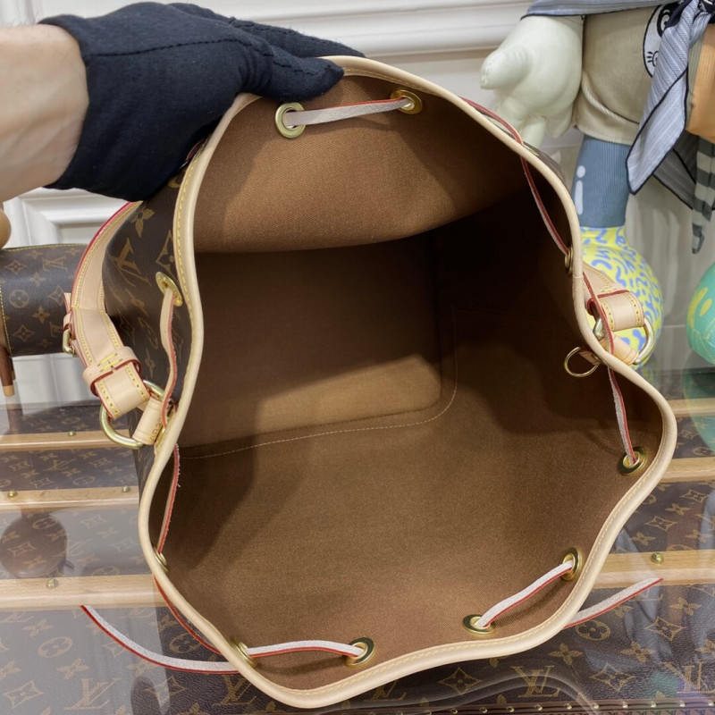 L0vis Vvtt0n Noé M42224