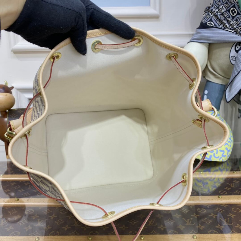 L0vis Vvtt0n Noé N42222