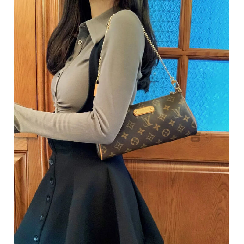 L0vis Vvtt0n Eva Clutch M95567