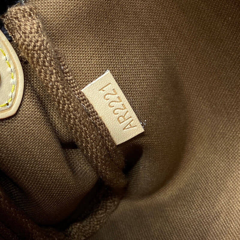 L0vis Vvtt0n Eva Clutch M95567