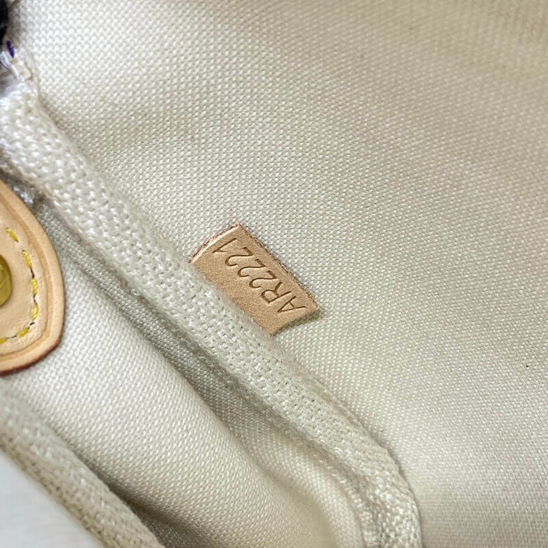 L0vis Vvtt0n Eva Clutch N55214