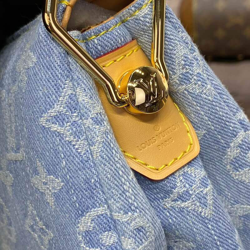 L0vis Vvtt0n Coussin BB M11401