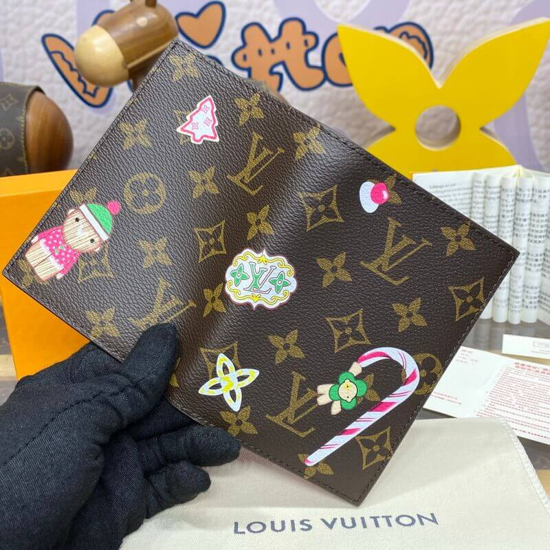 L0vis Vvtt0n Passport Cover M12219