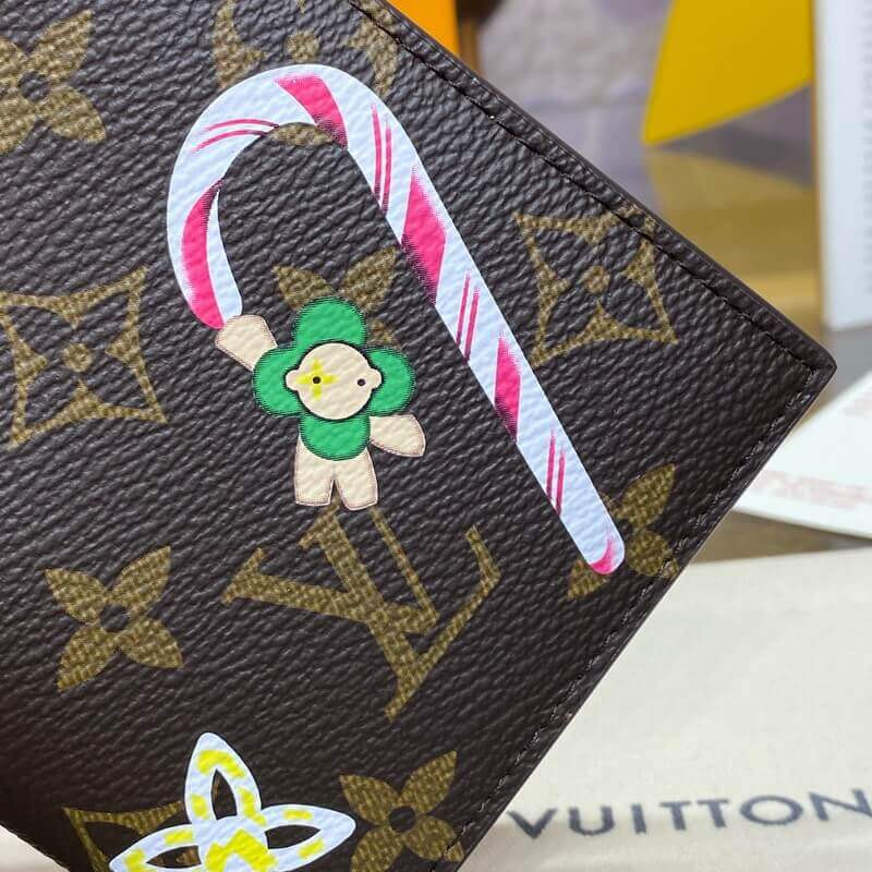 L0vis Vvtt0n Passport Cover M12219