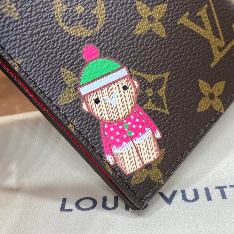 L0vis Vvtt0n Passport Cover M12219