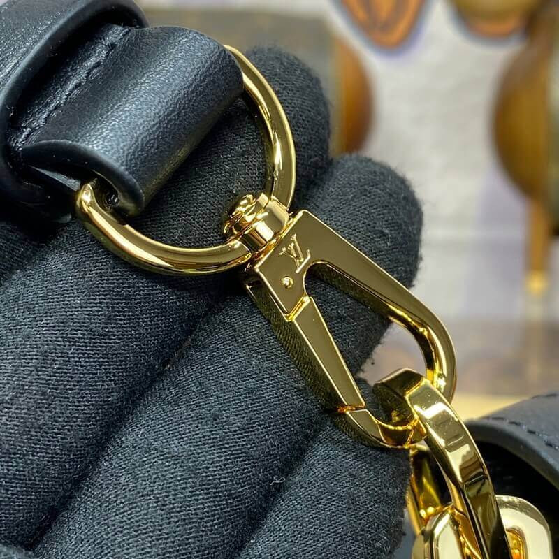 L0vis Vvtt0n Calfskin Dauphine Soft MM