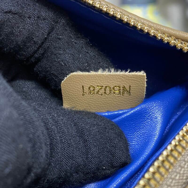 L0vis Vvtt0n Coussin PM M21263