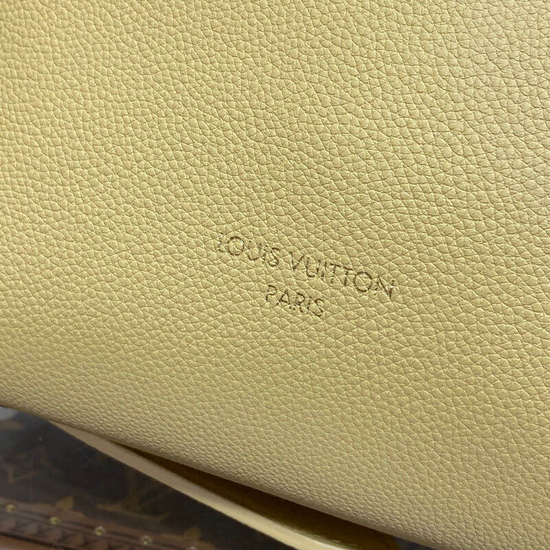 L0vis Vvtt0n Low Key Hobo PM M25353