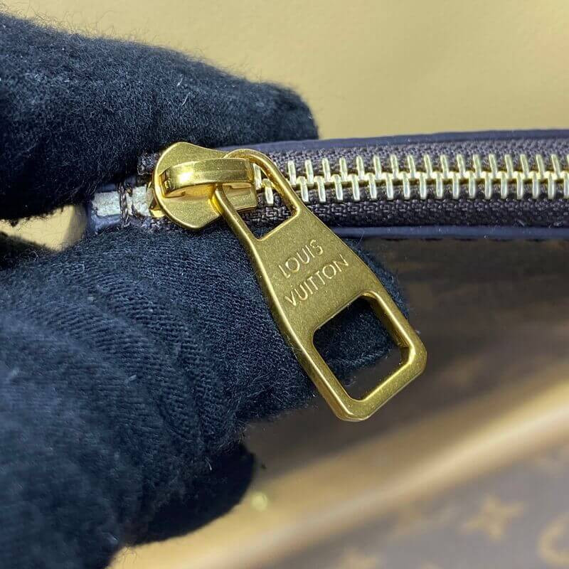 L0vis Vvtt0n Low Key Hobo PM M25353