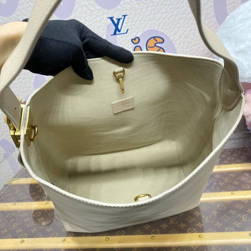 L0vis Vvtt0n Low Key Hobo MM M25022