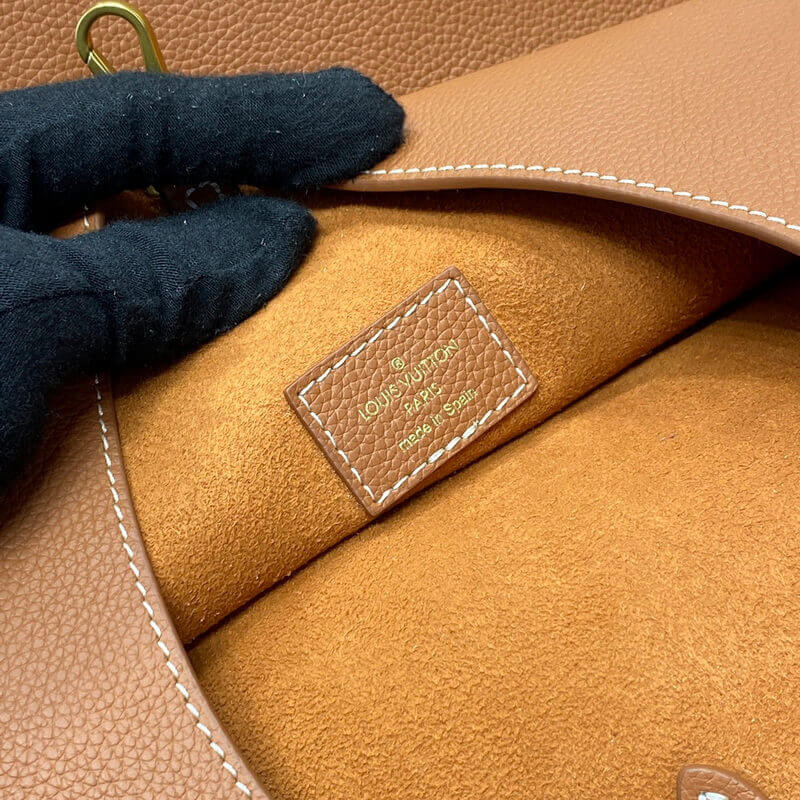 L0vis Vvtt0n Low Key Hobo MM M24974