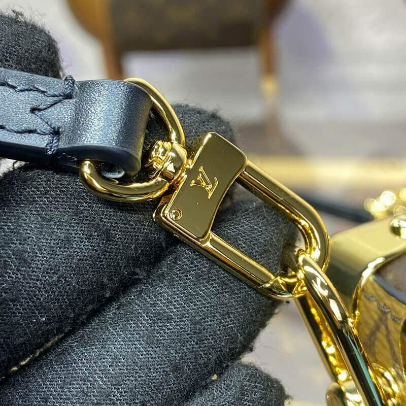 L0vis Vvtt0n Slim Trunk M13147