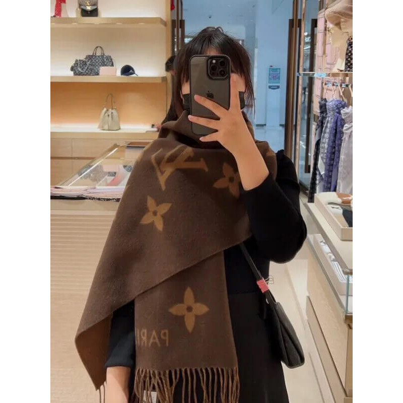 L0vis Vvtt0n Reykjavik Scarf