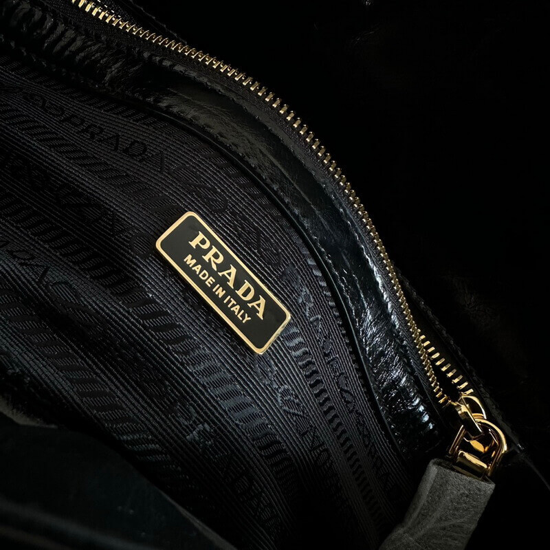 Pra*a Medium leather shoulder bag