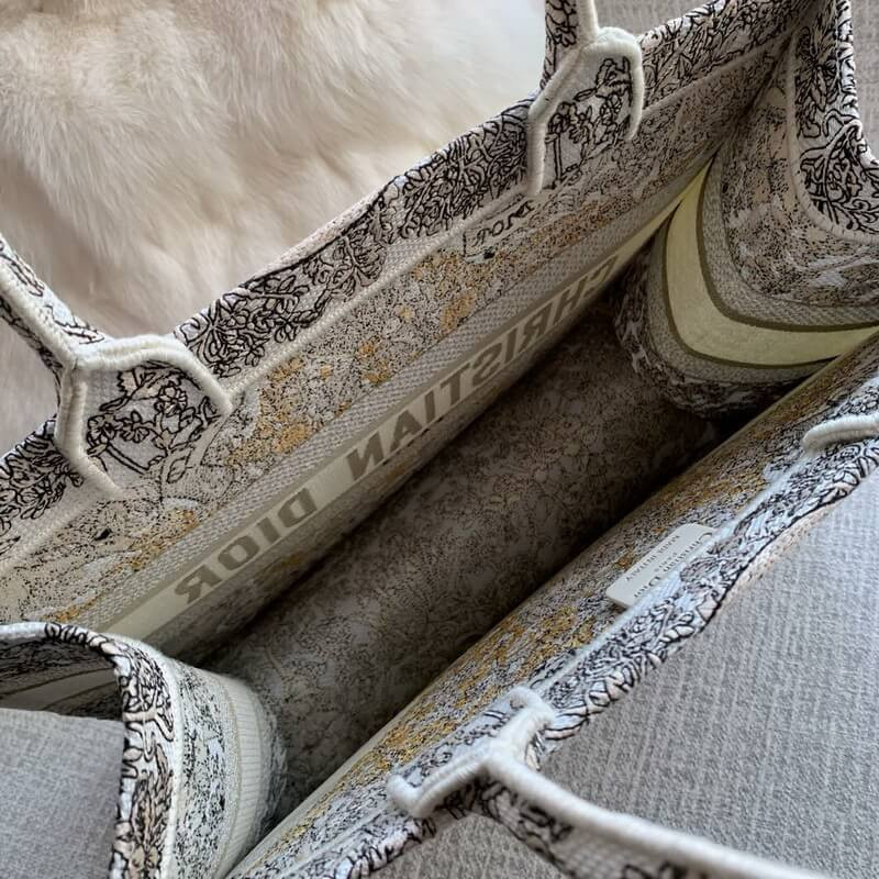 D10r Book Tote Medium Latte Embroidery with Gold-Tone D10r Around the World Motif