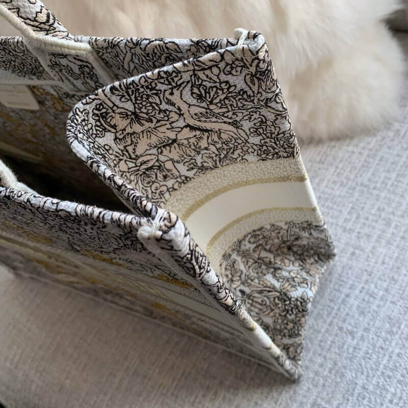 D10r Book Tote Medium Latte Embroidery with Gold-Tone D10r Around the World Motif