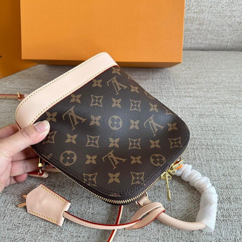 L0vis Vvtt0n Alma Backpack M47132