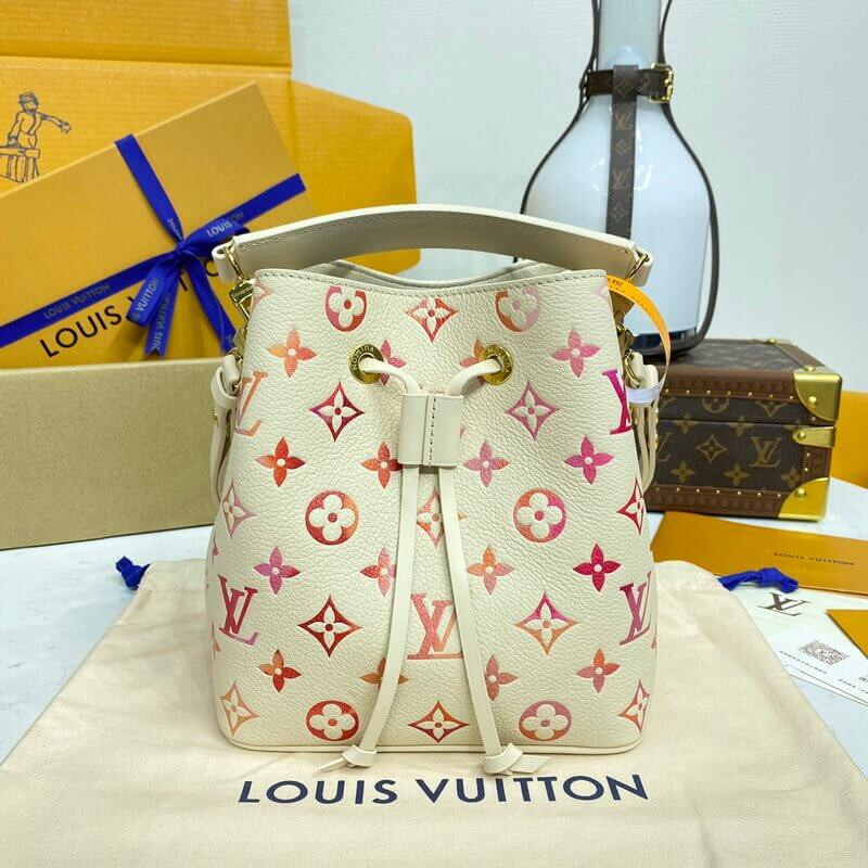 L0vis Vvtt0n Néonoé BB M24649