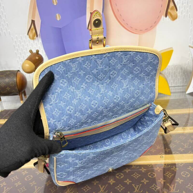 L0vis Vvtt0n Diane Bag M13070 Denim Blue