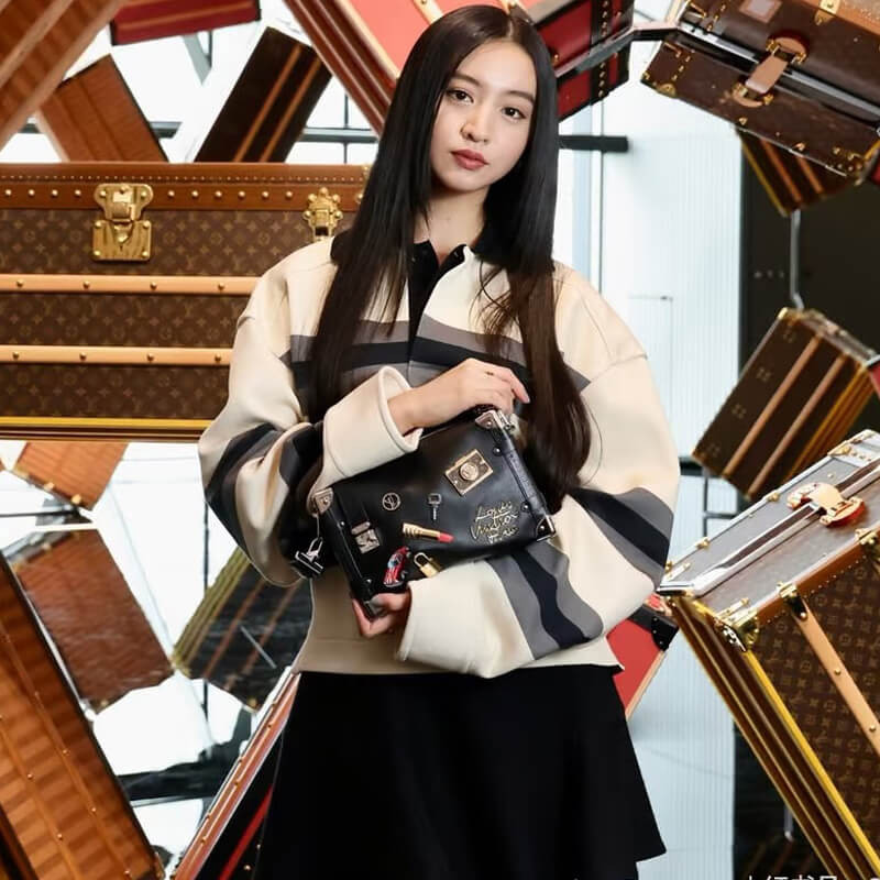 L0vis Vvtt0n Side Trunk MM Embellished Stickers M25568