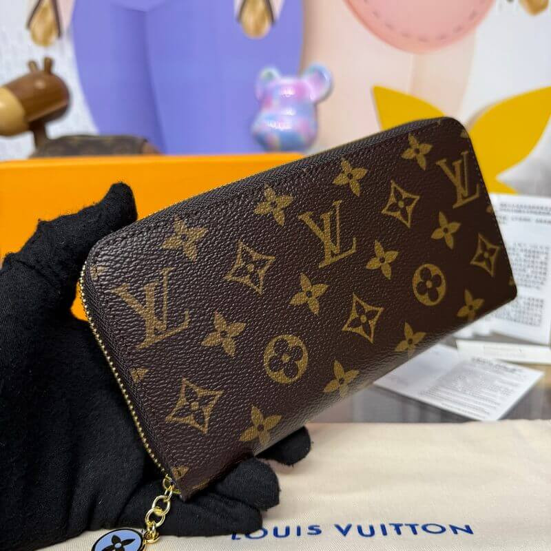L0vis Vvtt0n Monogram Canvas Zippy Wallet M14815