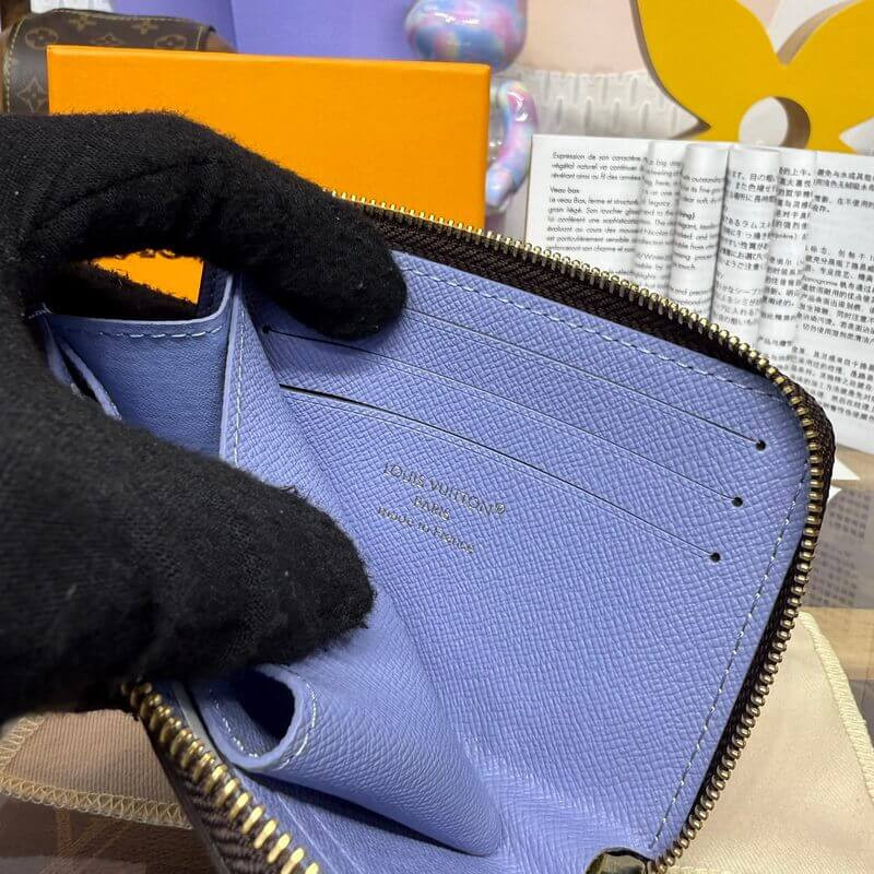 L0vis Vvtt0n Monogram Canvas Noa Compact Wallet M14530