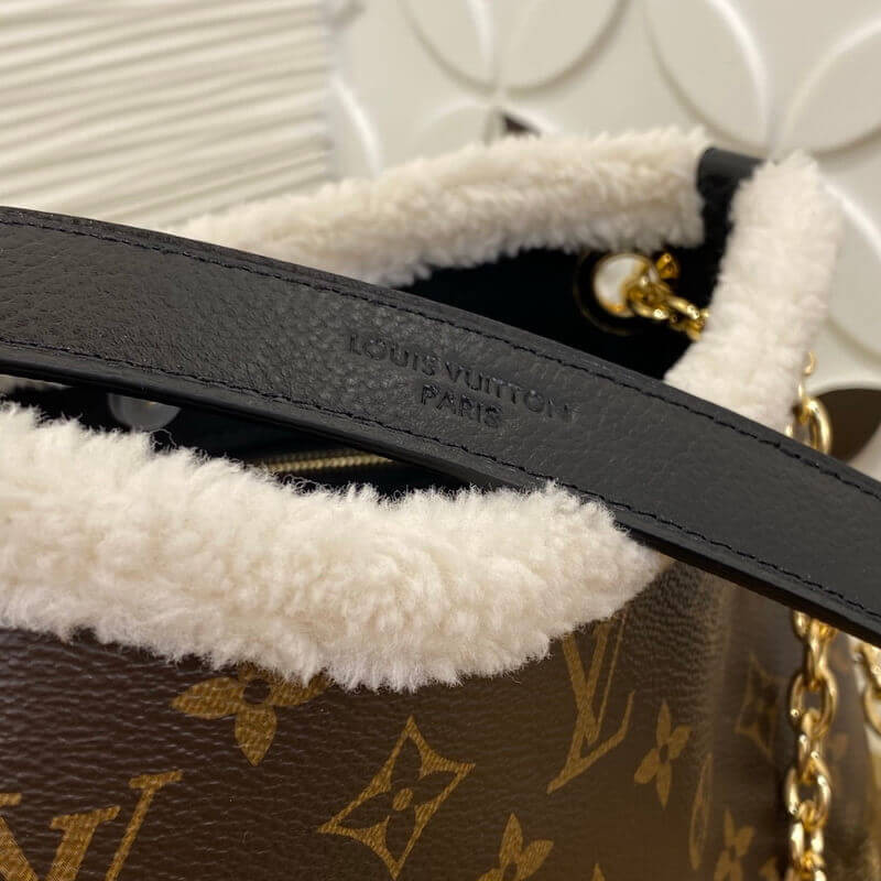 L0vis Vvtt0n Monogram Shearling CarryAll BB M26568
