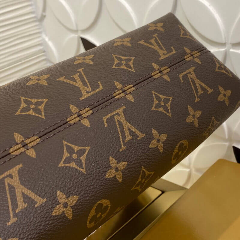 L0vis Vvtt0n Monogram Shearling CarryAll BB M26568