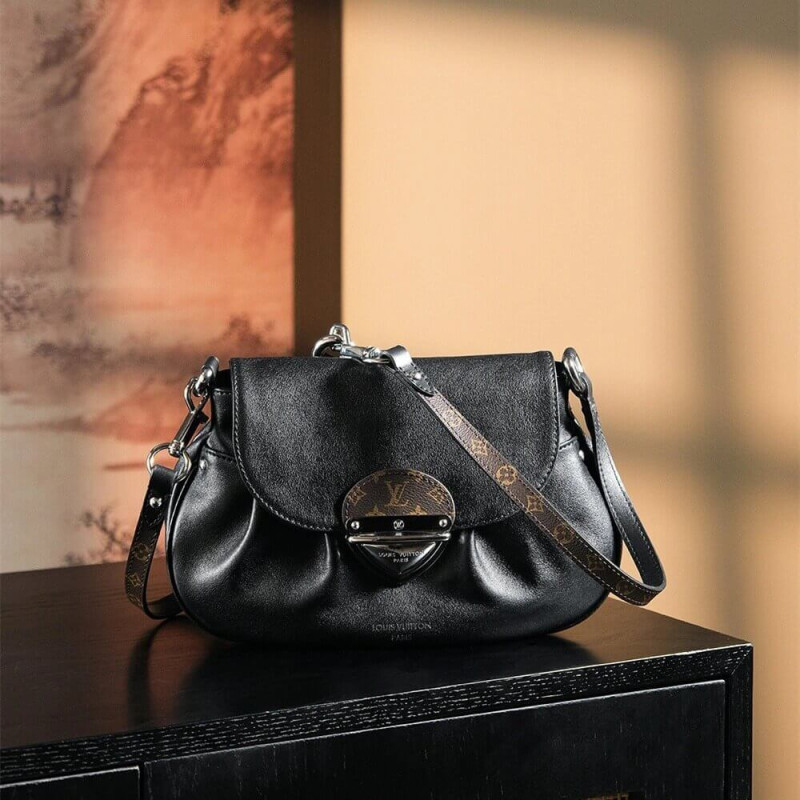 L0vis Vvtt0n Sunset Vibe M12192 Lambskin leather