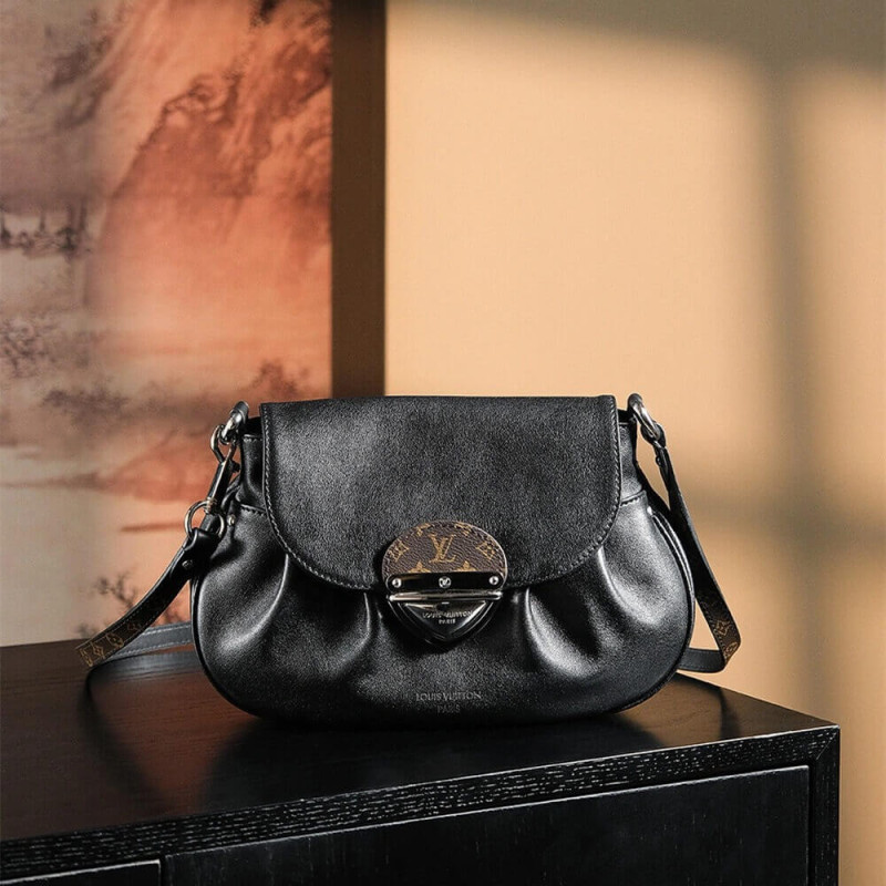 L0vis Vvtt0n Sunset Vibe M12192 Lambskin leather