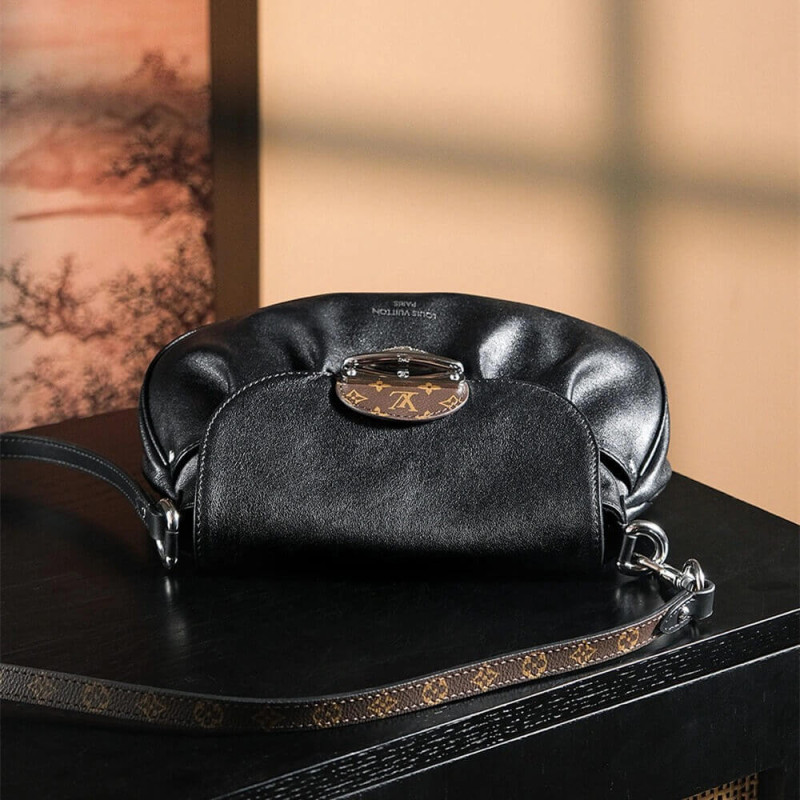 L0vis Vvtt0n Sunset Vibe M12192 Lambskin leather