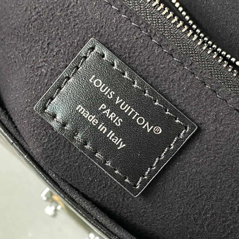 L0vis Vvtt0n Trunkie Bag M28137