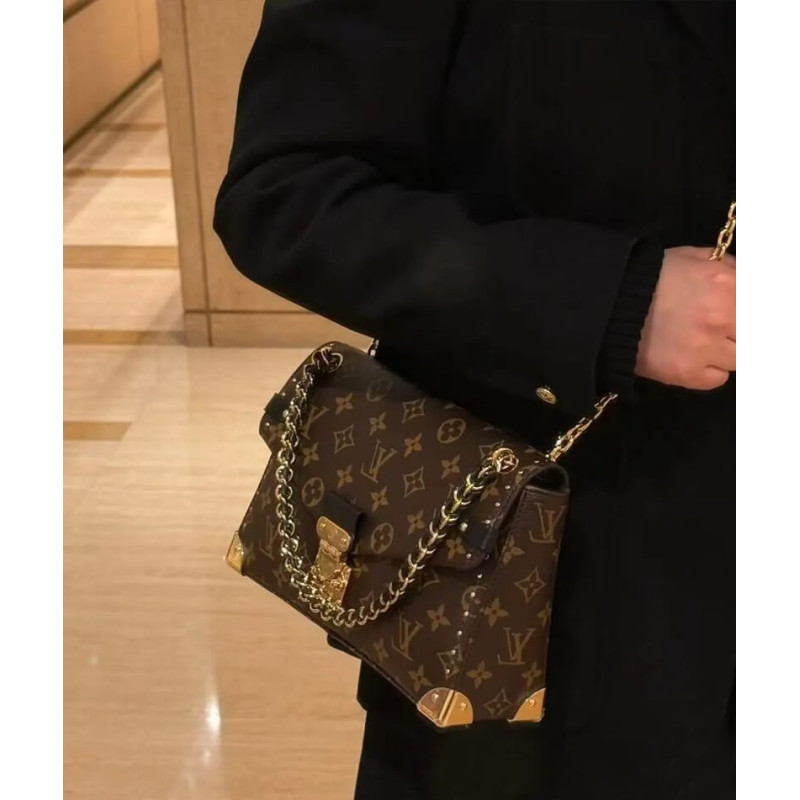 L0vis Vvtt0n Trunkie East West M27266