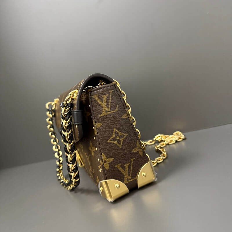 L0vis Vvtt0n Trunkie East West M27266