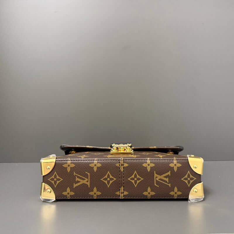 L0vis Vvtt0n Trunkie East West M27266