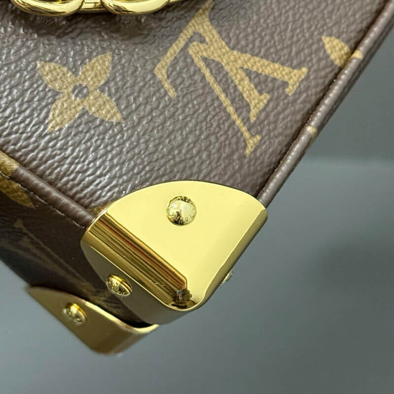 L0vis Vvtt0n Trunkie East West M27266