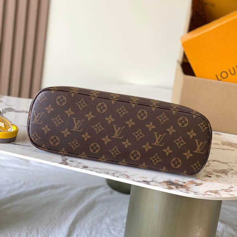 L0vis Vvtt0n Lineup M27335