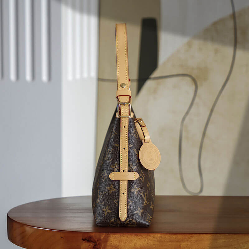 L0vis Vvtt0n CarryAll East West M28101