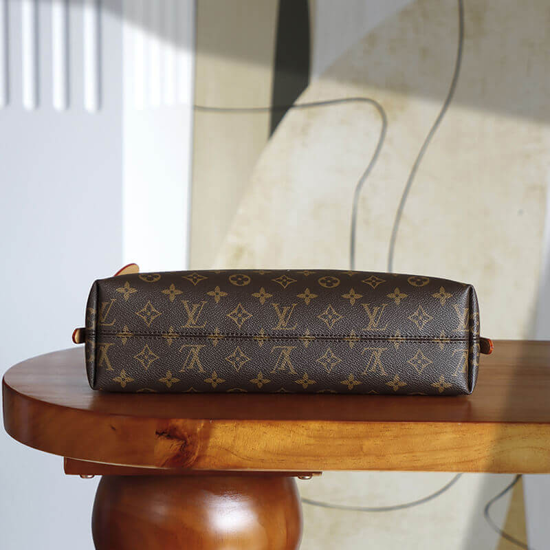 L0vis Vvtt0n CarryAll East West M28101